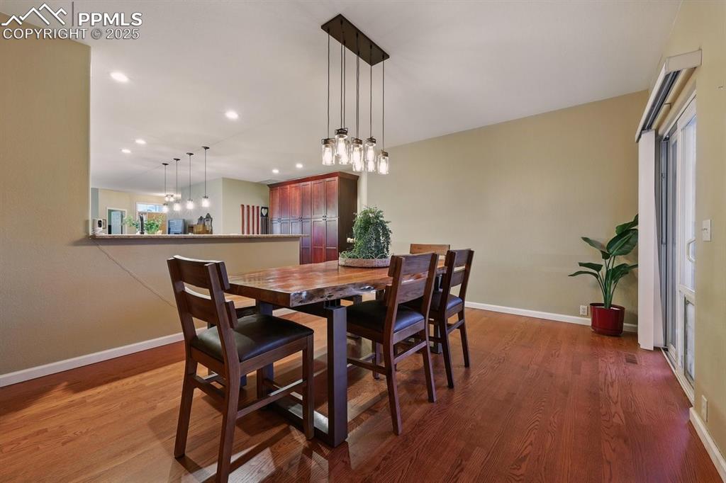 Image 9 of 42: Dining Area
