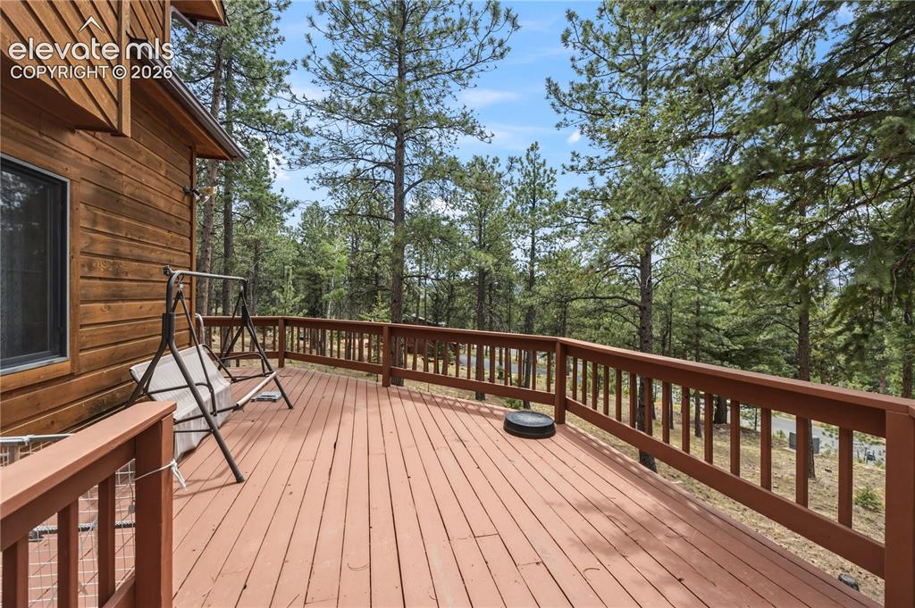 Image 10 of 34: Deck