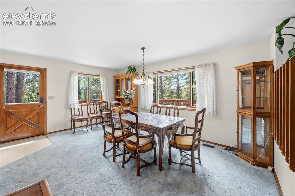 Image 16 of 34: Dining Area