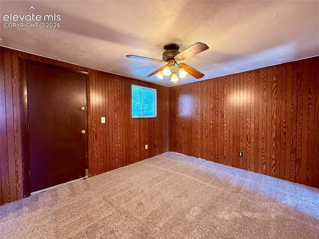 Image 11 of 24: Dining Area