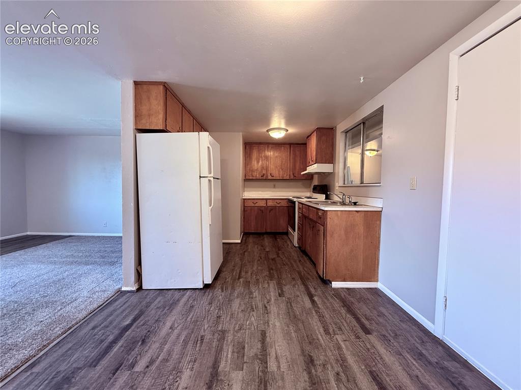 Image 8 of 24: Kitchen