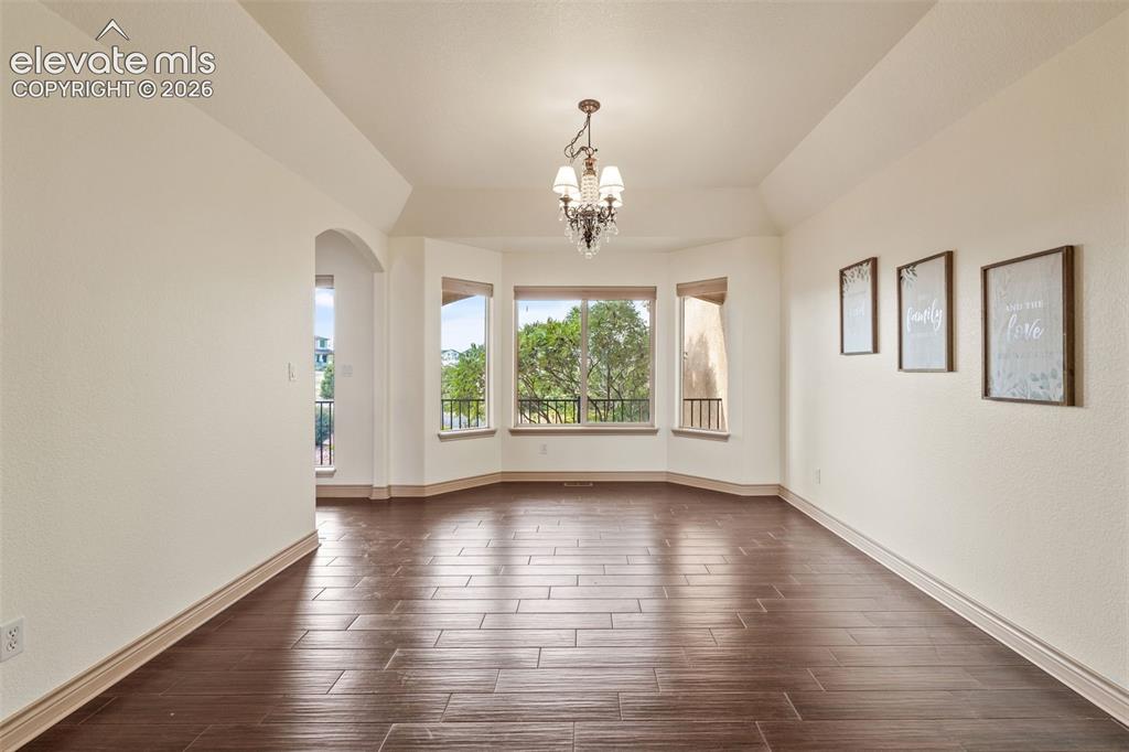Image 22 of 49: Dining Room