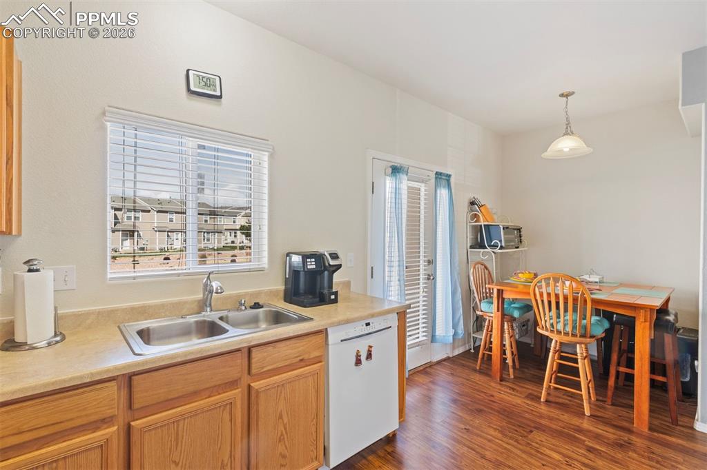 Image 10 of 22: Kitchen