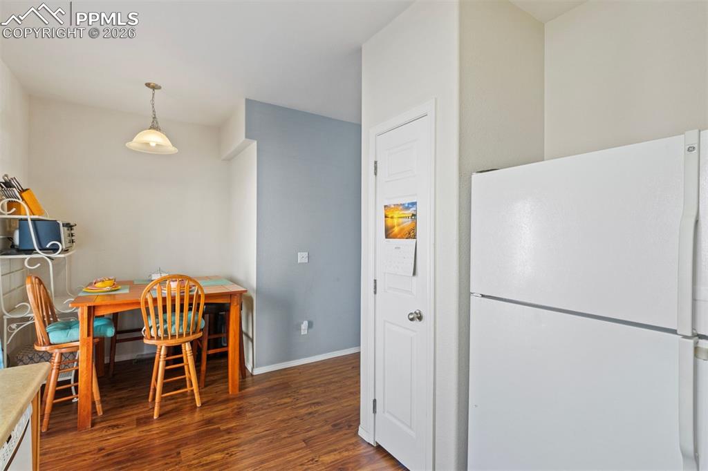 Image 11 of 22: Dining Area