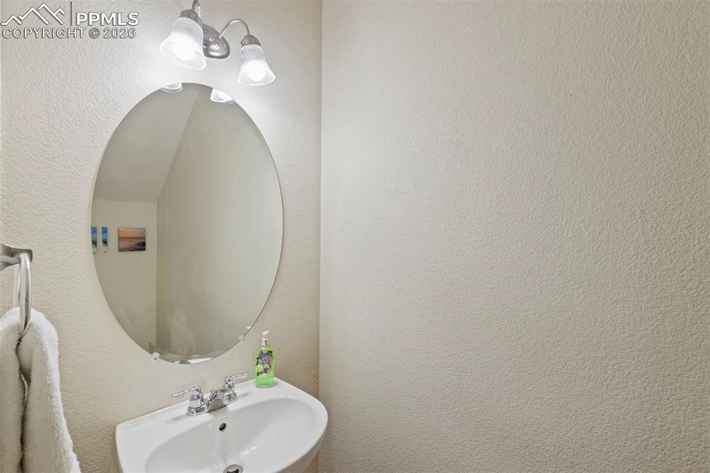 Image 18 of 22: Bathroom