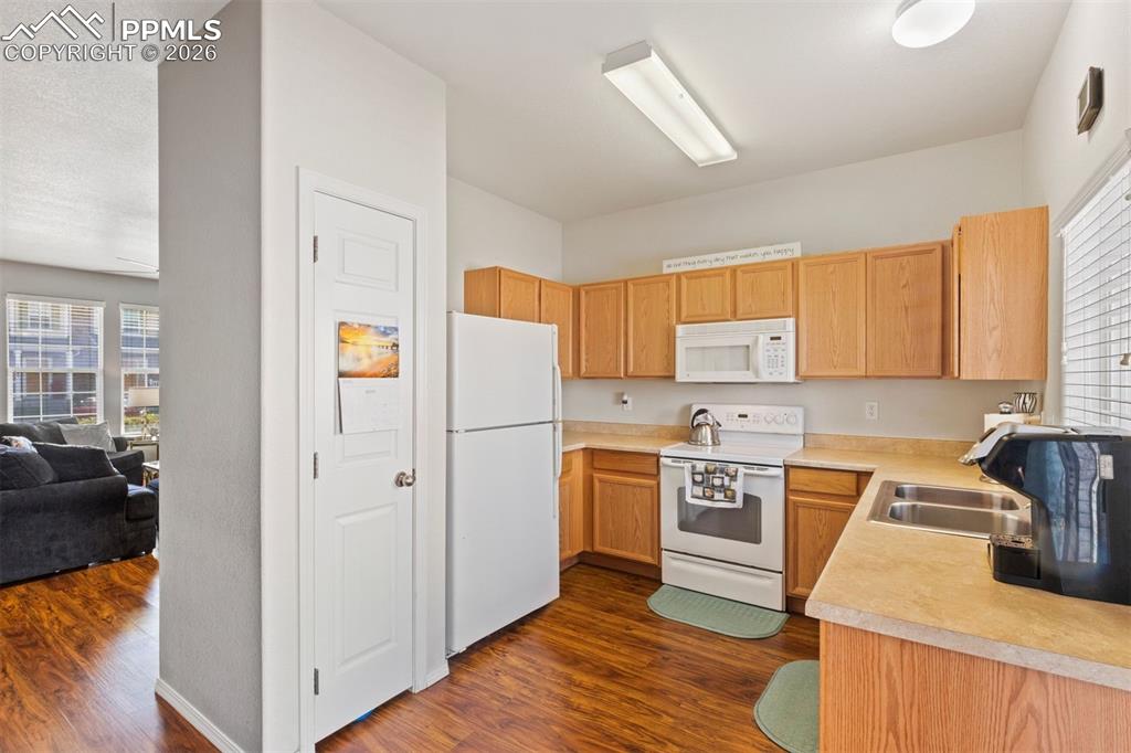 Image 3 of 22: Kitchen