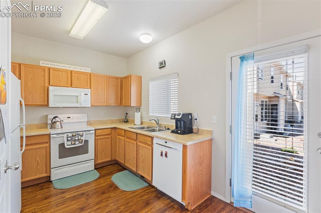 Image 9 of 22: Kitchen