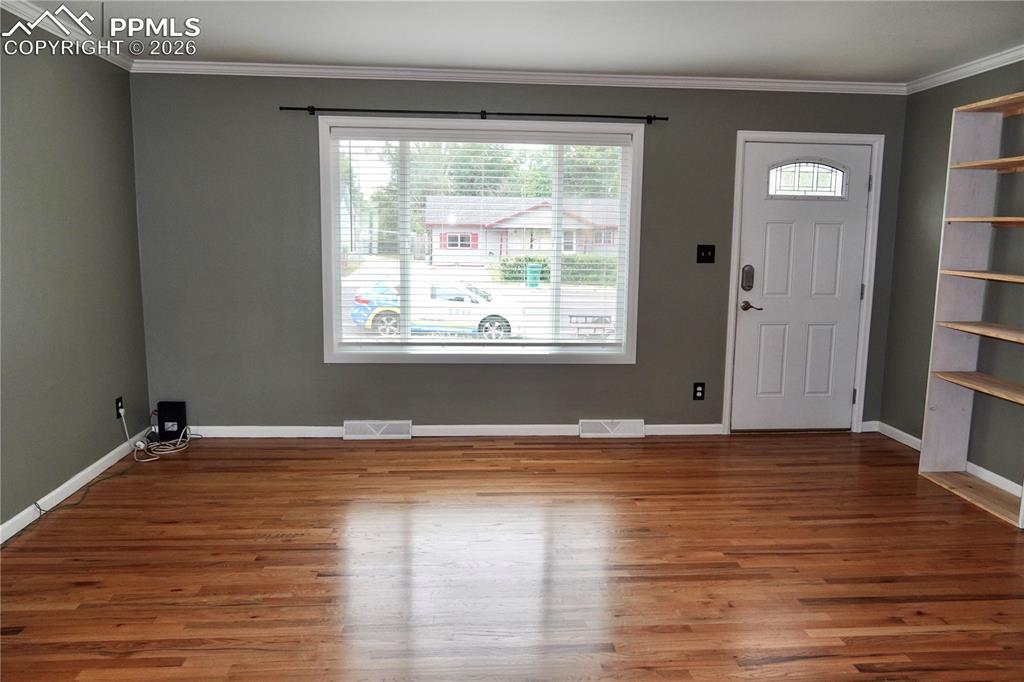 Image 10 of 24: Entry