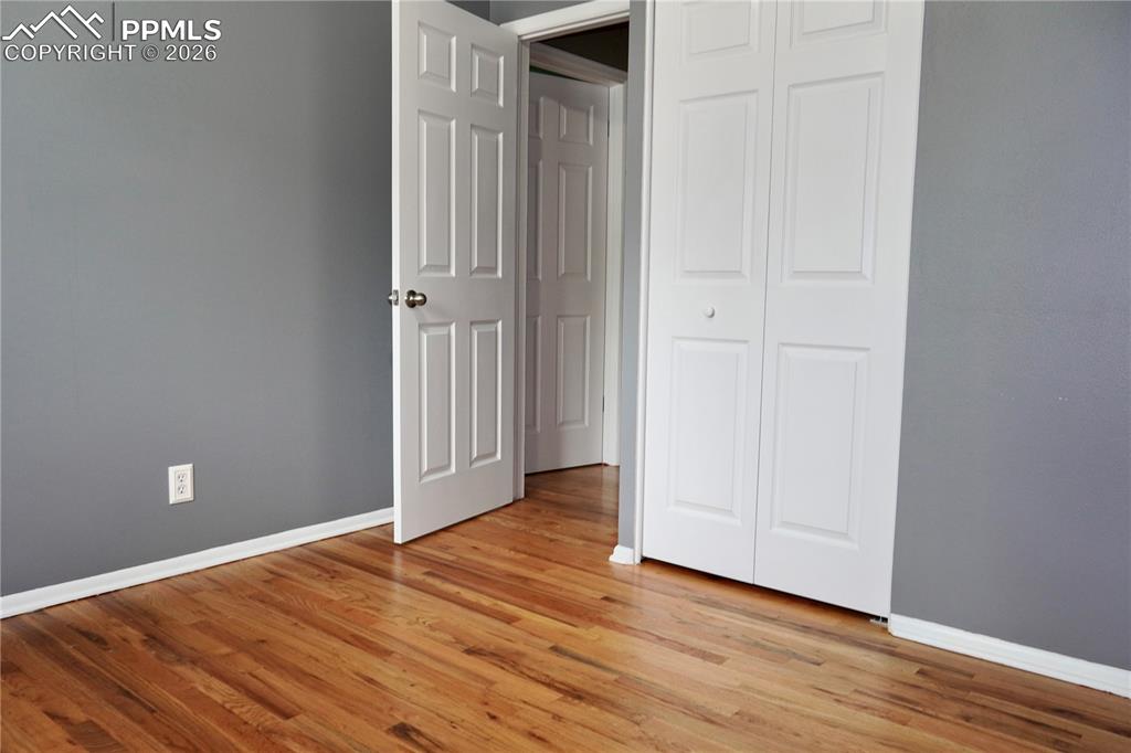 Image 16 of 24: Bedroom