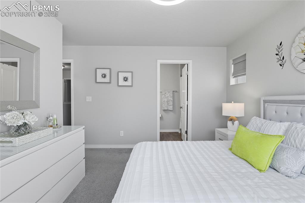 Image 14 of 31: Bedroom