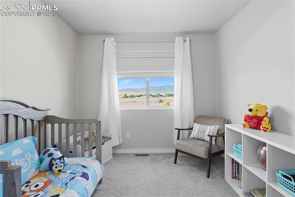 Image 21 of 31: Bedroom