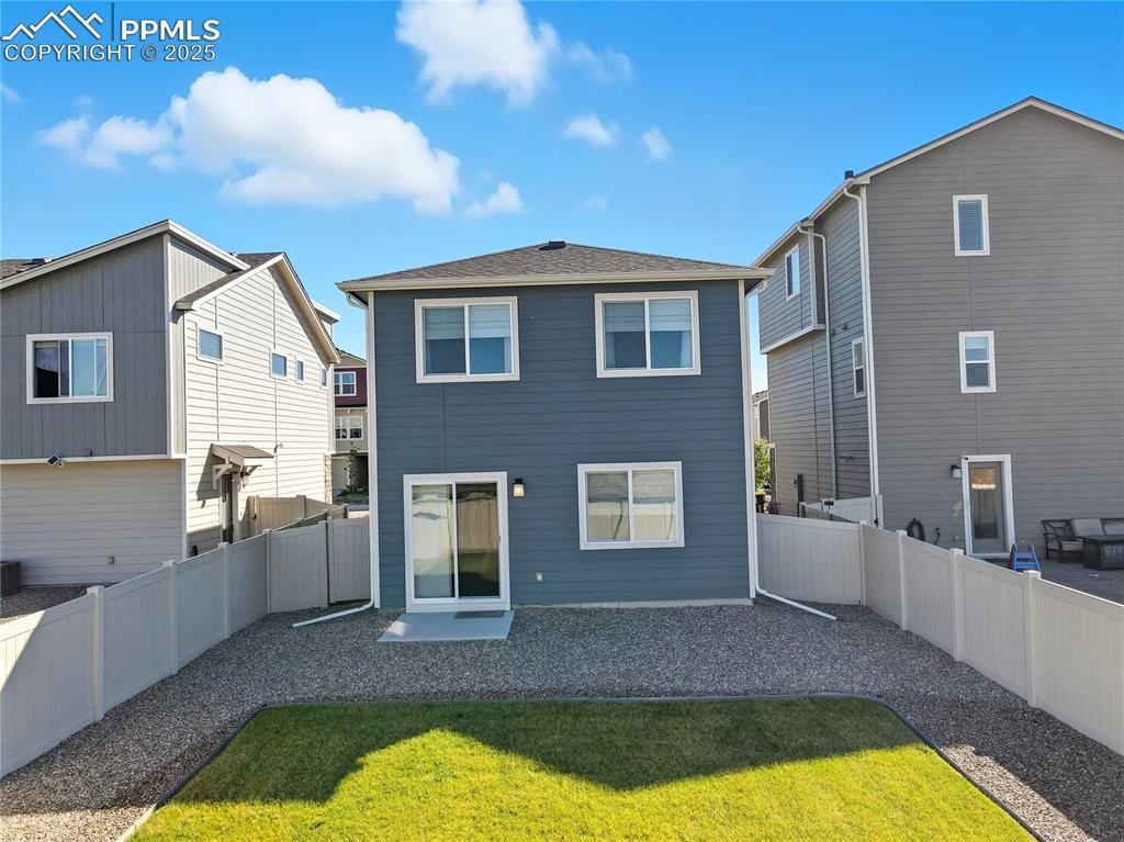 Image 27 of 31: Back of Structure