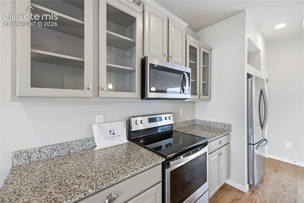 Image 11 of 30: Kitchen