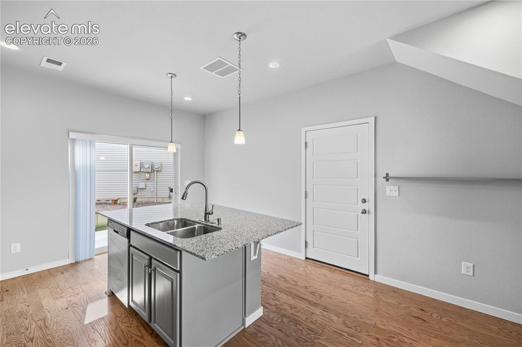 Image 12 of 30: Kitchen