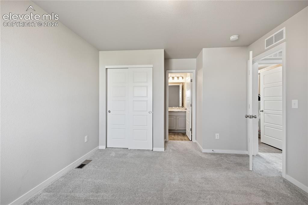 Image 19 of 30: Bedroom