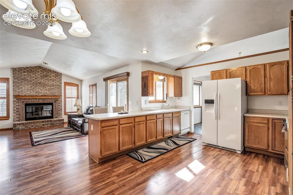 Image 12 of 47: Kitchen