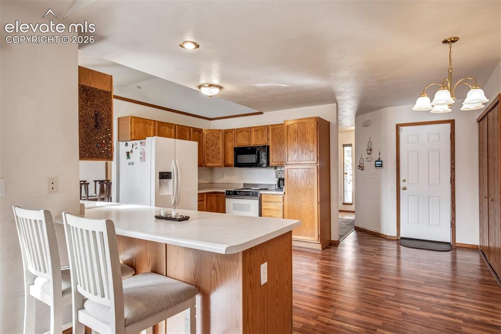 Image 14 of 47: Kitchen