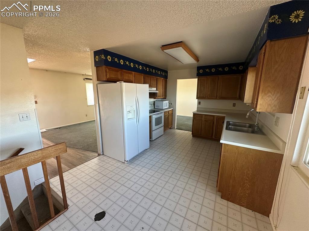 Image 2 of 12: Kitchen