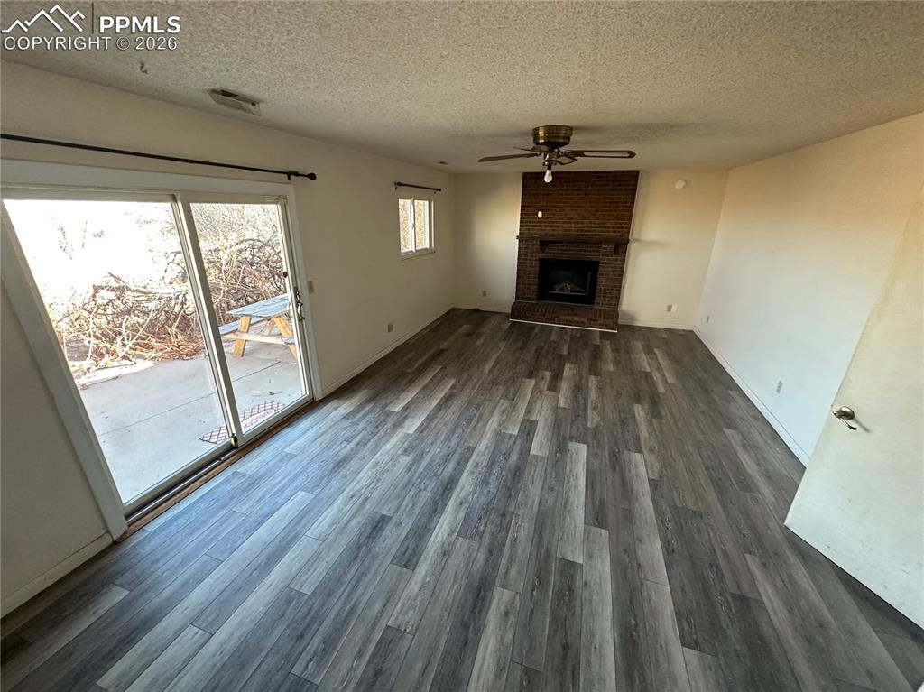 Image 3 of 12: Living Room