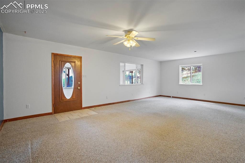 Image 14 of 50: Entry