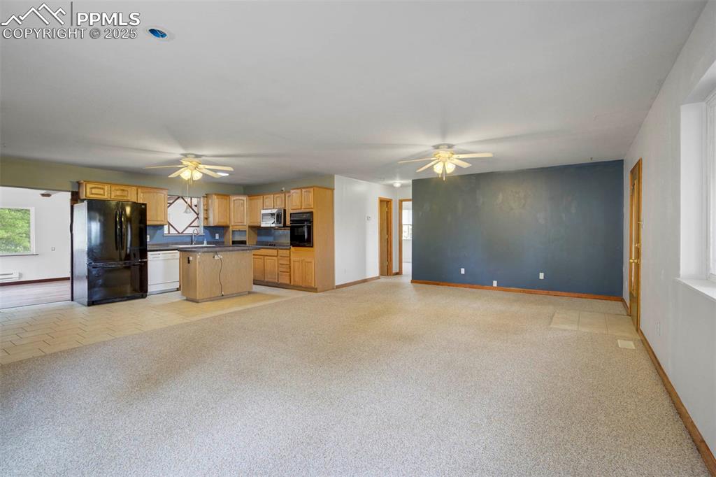 Image 15 of 50: Kitchen