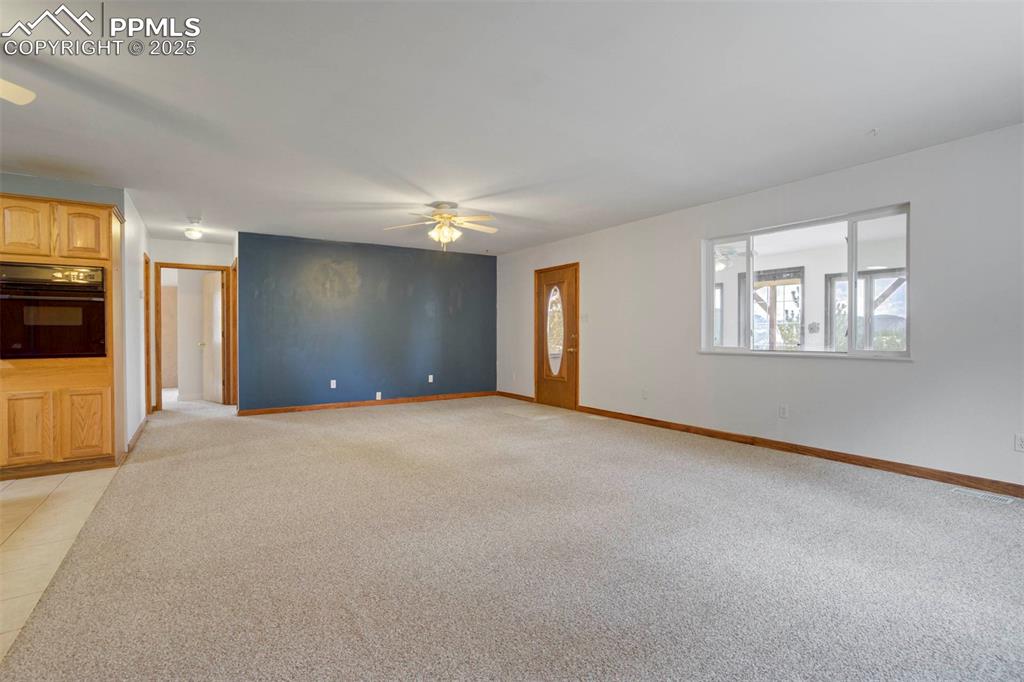 Image 22 of 50: Living Room