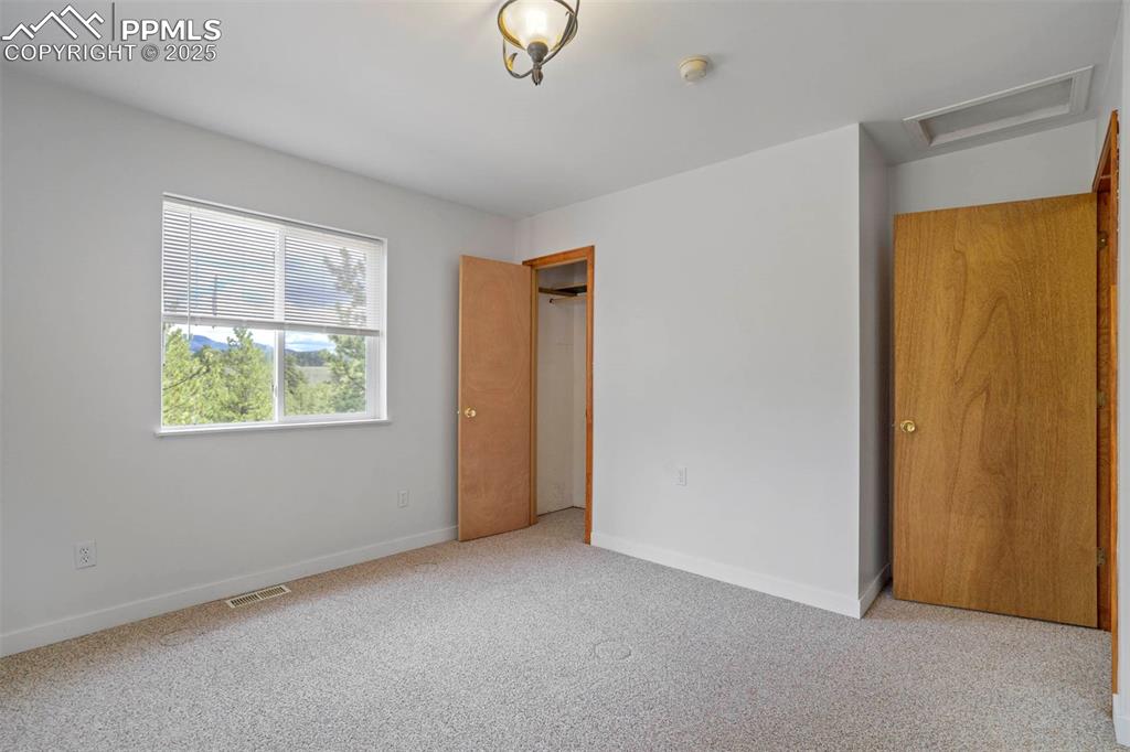 Image 25 of 50: Bedroom