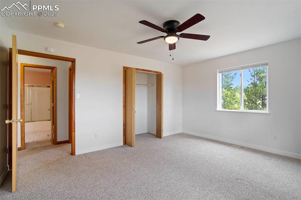 Image 30 of 50: Bedroom