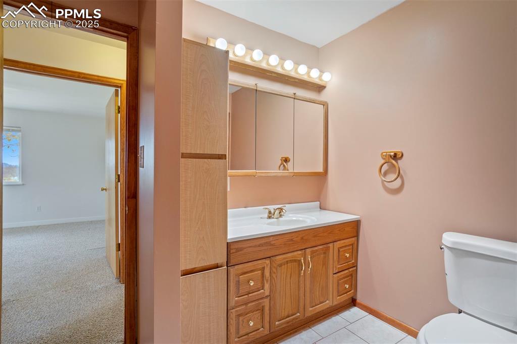 Image 32 of 50: Bathroom