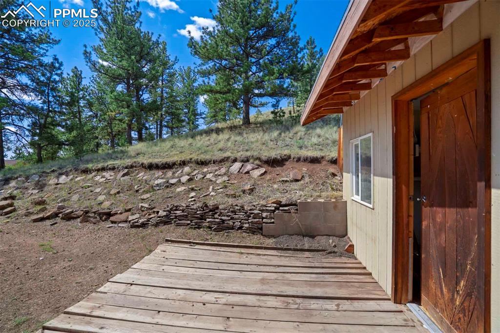 Image 34 of 50: Deck