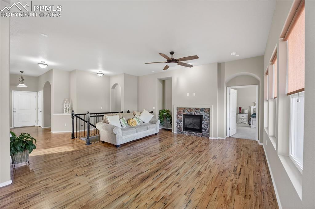 Image 14 of 50: Great Room