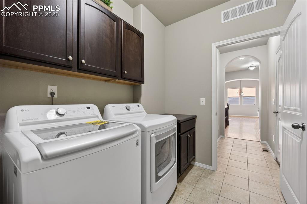 Image 26 of 50: Laundry