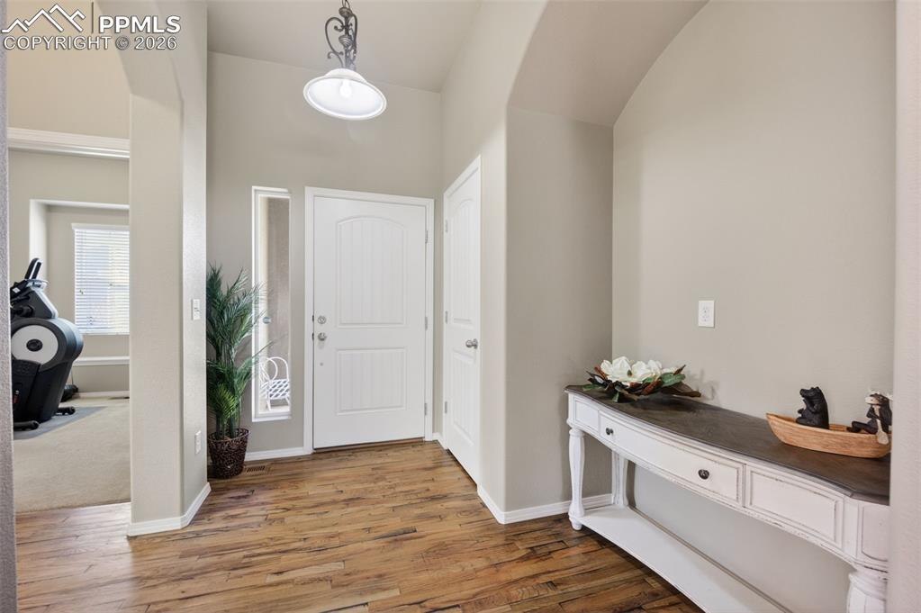 Image 4 of 50: Entry