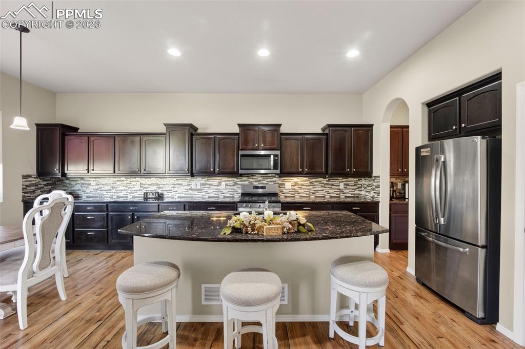 Image 5 of 50: Kitchen