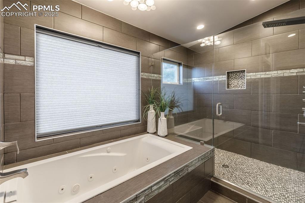 Image 41 of 48: Bathroom