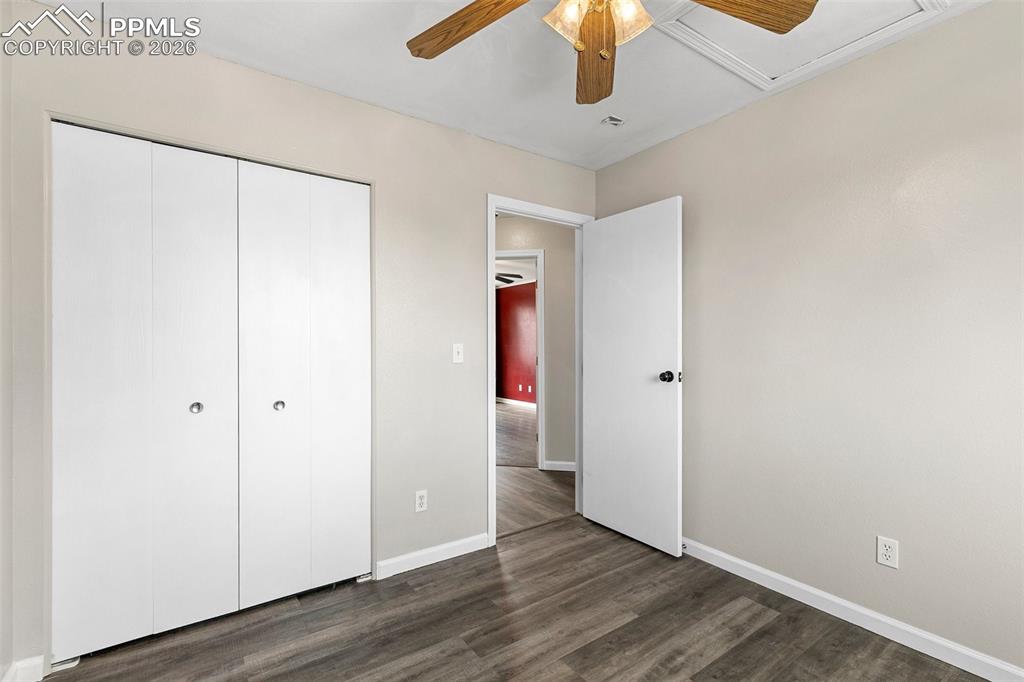 Image 19 of 26: Bedroom