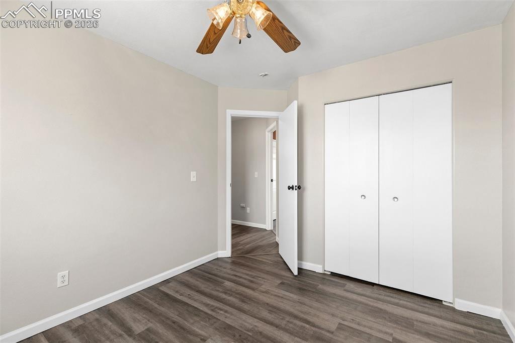 Image 21 of 26: Bedroom