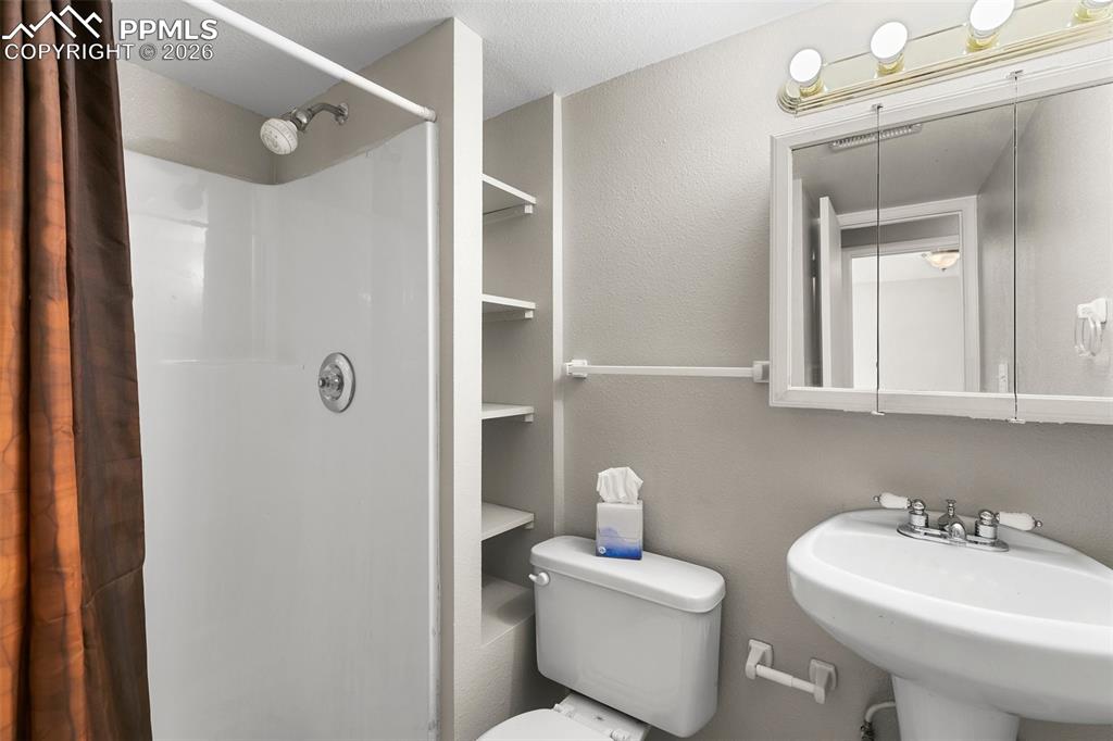 Image 24 of 26: Basement bathroom