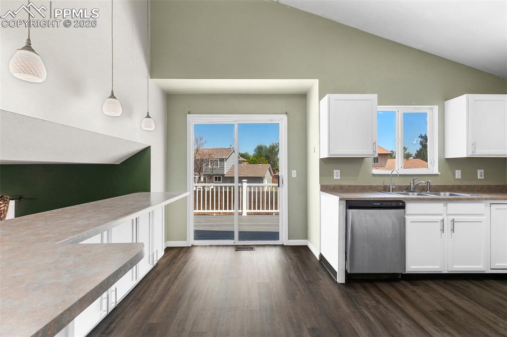 Image 7 of 26: Kitchen