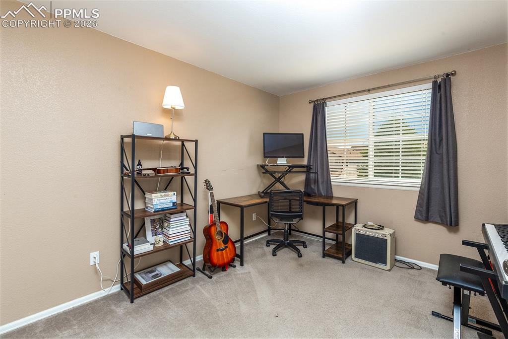 Image 16 of 36: Office