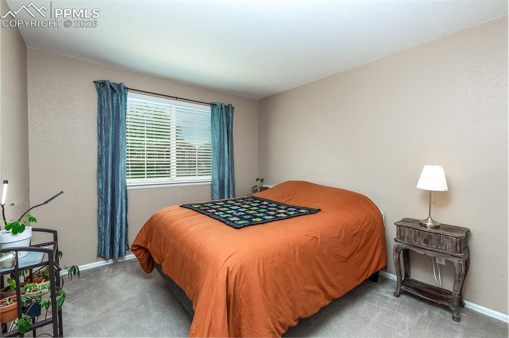Image 17 of 36: Bedroom