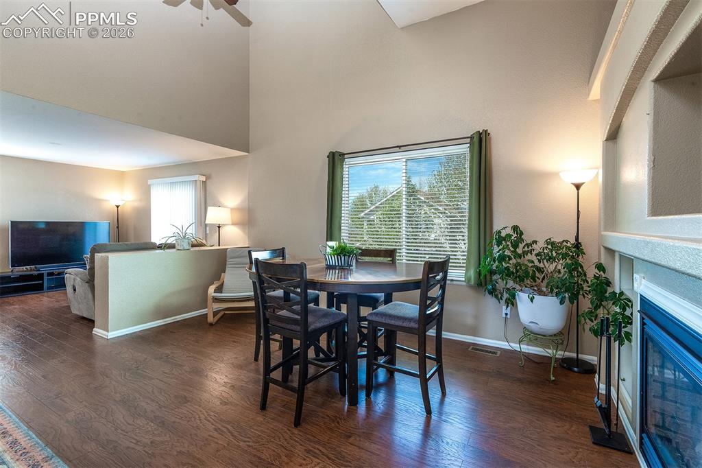 Image 3 of 36: Dining Area