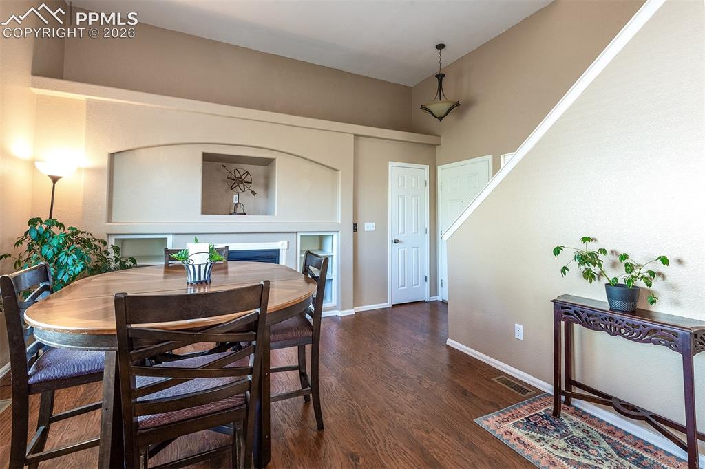 Image 4 of 36: Dining Area