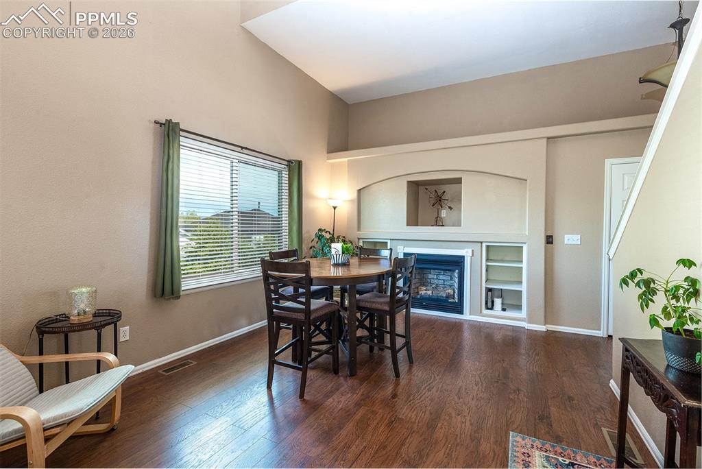 Image 5 of 36: Dining Area