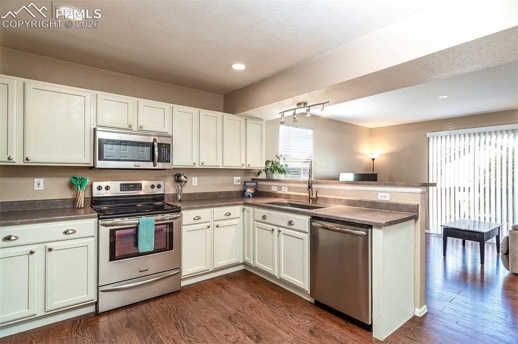 Image 8 of 36: Kitchen
