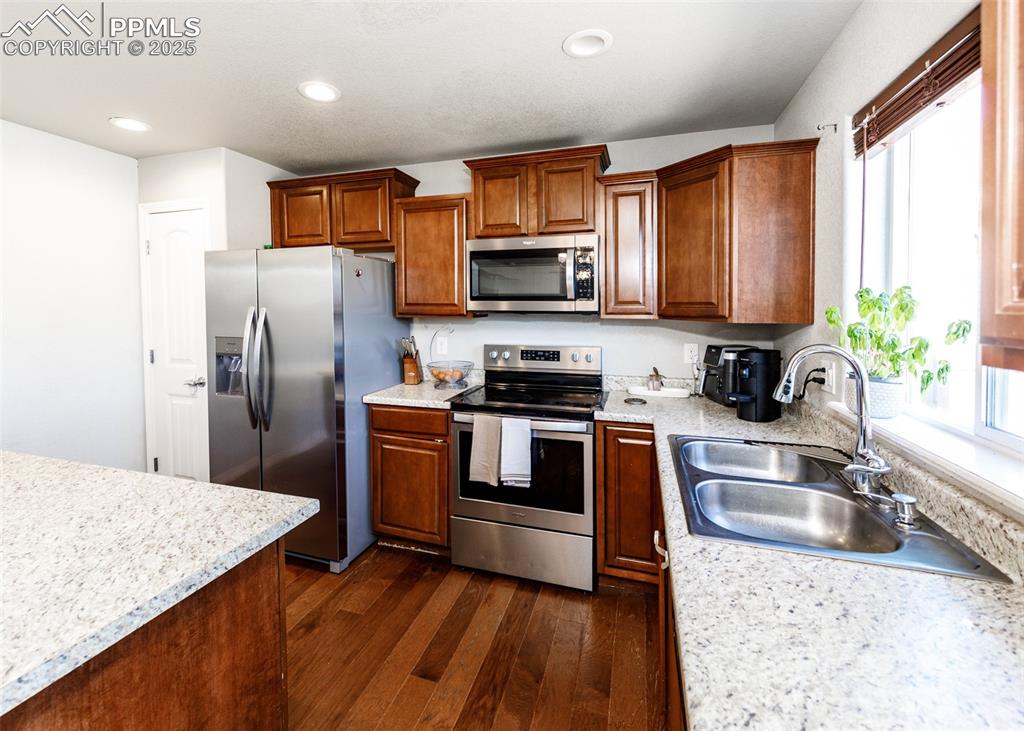 Image 12 of 37: Kitchen