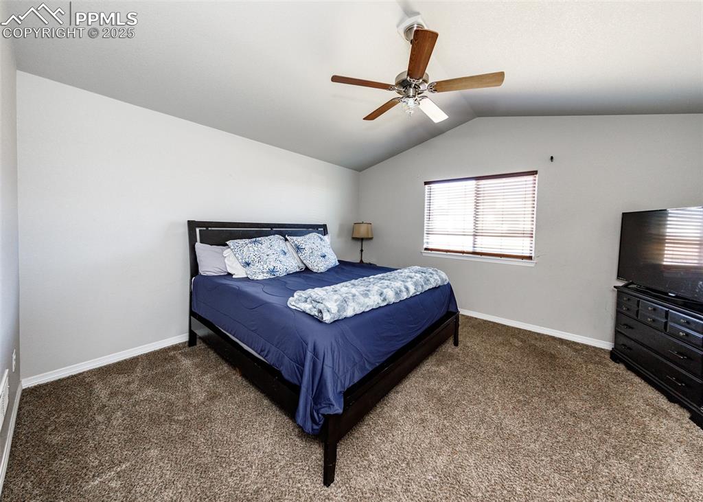 Image 14 of 37: Bedroom