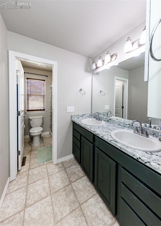 Image 18 of 37: Bathroom