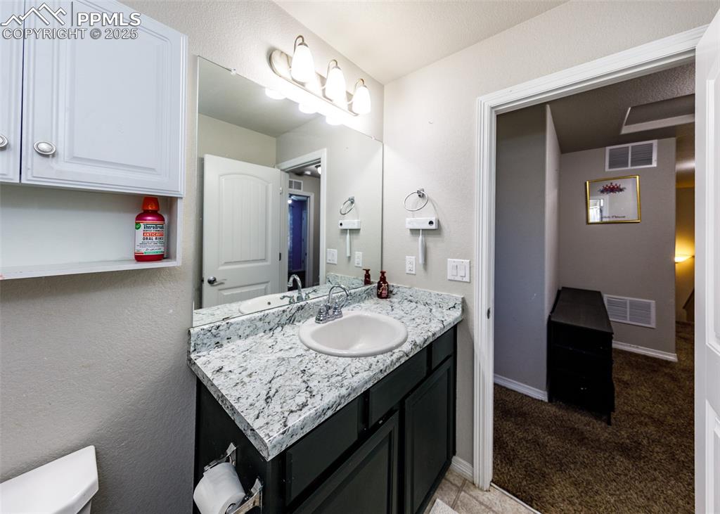 Image 26 of 37: Bathroom