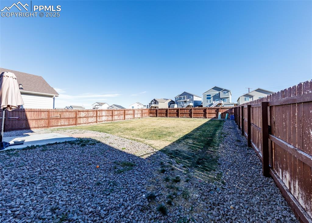 Image 32 of 37: Yard